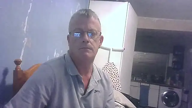 Snapshot of hefin18 chatting on October 9, 2025, 9:57 pm hefin18 online show from October 9, 2025, 9:57 pm