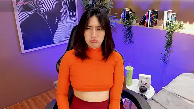 Skyyle  online show from April 5, 2026, 4:59 pm