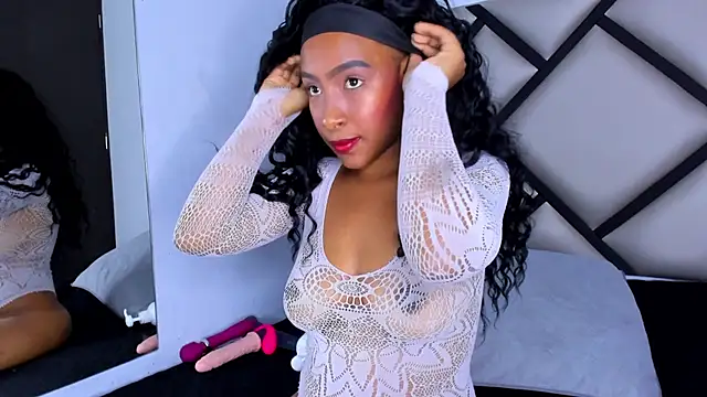 Snapshot of Euphoria_07 chatting on October 22, 2025, 3:18 am Euphoria 07 online show from October 22, 2025, 3:18 am