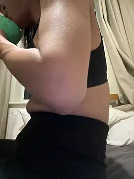 Snapshot of Ladyboyluxe chatting on February 21, 2026, 4:57 am Ladyboyluxe online show from February 21, 2026, 4:57 am