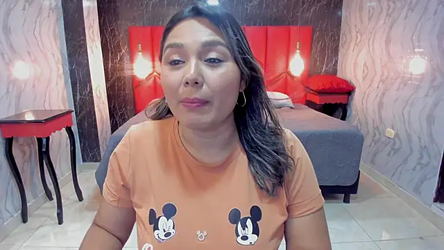 LatinaHoleQueen online show from December 4, 2025, 2:37 pm