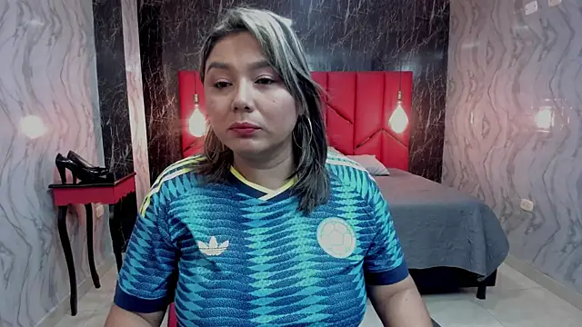 LatinaHoleQueen online show from June 1, 2026, 2:30 pm