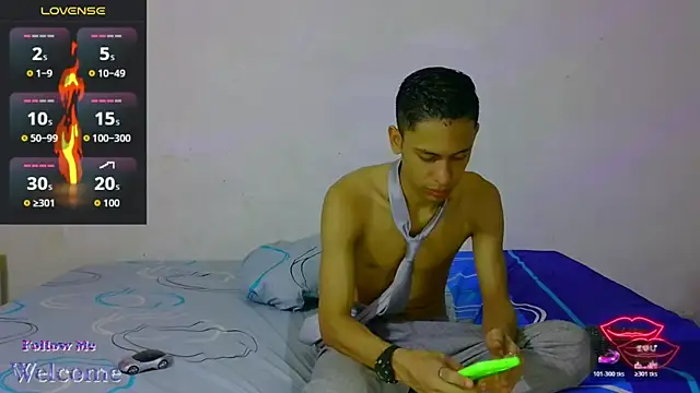 Snapshot of dylan_apol0 chatting on April 21, 2026, 2:15 am dylan apol0 online show from April 21, 2026, 2:15 am