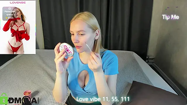 Snapshot of Anna_Chelsea chatting on October 8, 2025, 11:57 pm Anna Chelsea online show from October 8, 2025, 11:57 pm