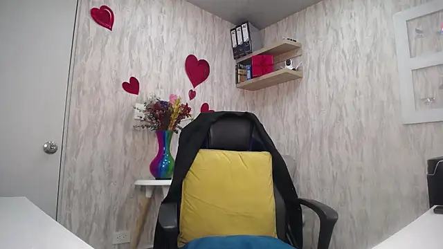 JuanKFit 45 online show from February 18, 2026, 3:24 am