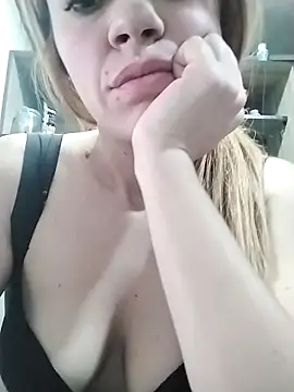 KATA BLONDE online show from October 17, 2025, 5:26 pm