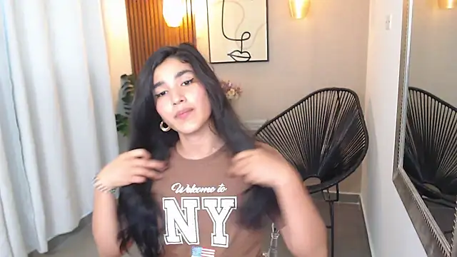 Lia Mar  online show from April 13, 2026, 6:13 pm