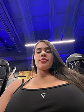 BellaLeclair online show from April 17, 2026, 10:13 pm