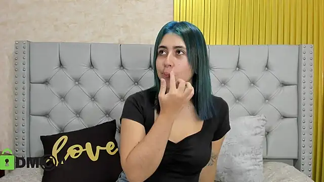 Snapshot of Skarlet_04 chatting on November 5, 2025, 4:07 pm Skarlet 04 online show from November 5, 2025, 4:07 pm