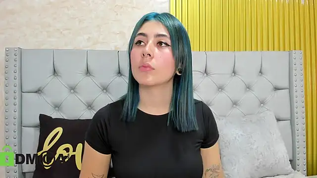 Snapshot of Skarlet_04 chatting on November 11, 2025, 5:46 pm Skarlet 04 online show from November 11, 2025, 5:46 pm