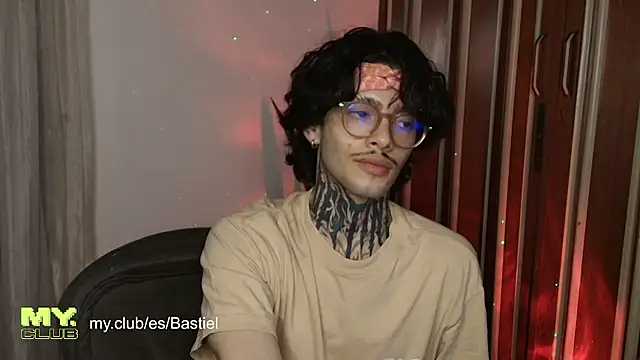 Mihail leroy online show from April 17, 2026, 2:25 am