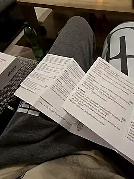 Snapshot of Ungi8961 chatting on December 2, 2025, 6:47 pm Ungi8961 online show from December 2, 2025, 6:47 pm