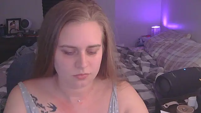 Sexyblonde12344 online show from November 17, 2025, 1:00 am