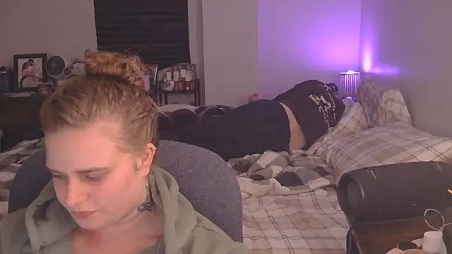 Sexyblonde12344 online show from November 30, 2025, 12:58 am