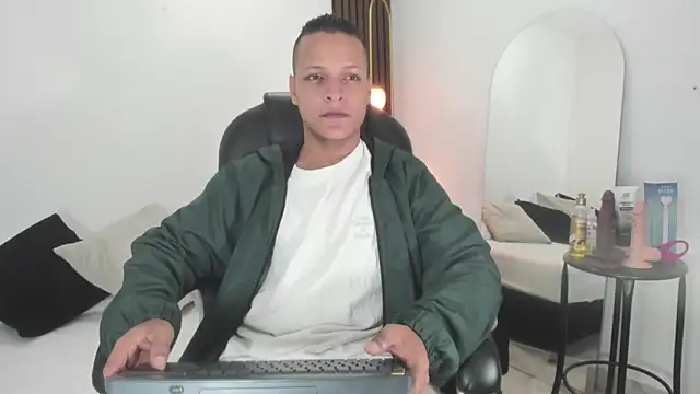 Snapshot of Ricky_Owens1 chatting on September 12, 2025, 1:11 pm Ricky Owens1 online show from September 12, 2025, 1:11 pm