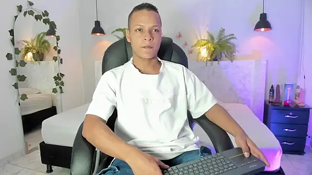 Snapshot of Ricky_Owens1 chatting on September 14, 2025, 12:59 pm Ricky Owens1 online show from September 14, 2025, 12:59 pm