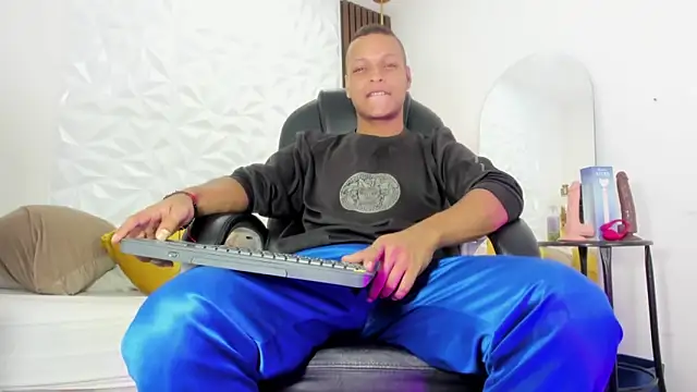 Snapshot of Ricky_Owens1 chatting on September 25, 2025, 2:43 pm Ricky Owens1 online show from September 25, 2025, 2:43 pm