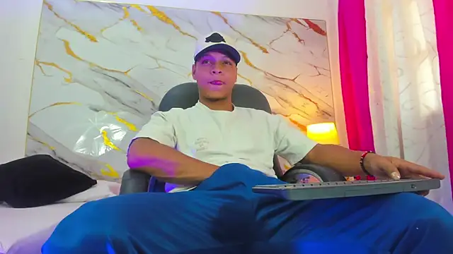 Snapshot of Ricky_Owens1 chatting on October 4, 2025, 8:40 pm Ricky Owens1 online show from October 4, 2025, 8:40 pm