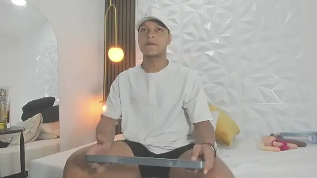 Snapshot of Ricky_Owens1 chatting on October 8, 2025, 1:53 pm Ricky Owens1 online show from October 8, 2025, 1:53 pm