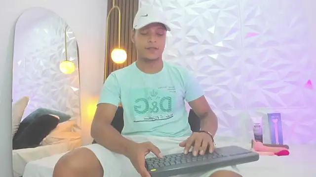 Snapshot of Ricky_Owens1 chatting on October 10, 2025, 2:05 pm Ricky Owens1 online show from October 10, 2025, 2:05 pm