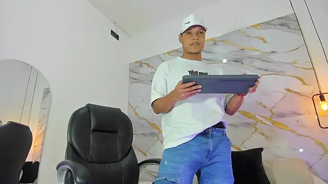 Snapshot of Ricky_Owens1 chatting on October 12, 2025, 2:05 pm Ricky Owens1 online show from October 12, 2025, 2:05 pm