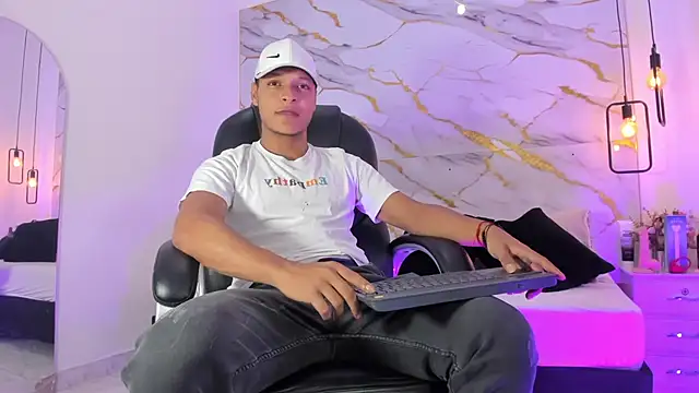 Snapshot of Ricky_Owens1 chatting on October 13, 2025, 1:11 pm Ricky Owens1 online show from October 13, 2025, 1:11 pm