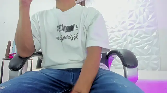 Snapshot of Ricky_Owens1 chatting on October 15, 2025, 2:06 pm Ricky Owens1 online show from October 15, 2025, 2:06 pm