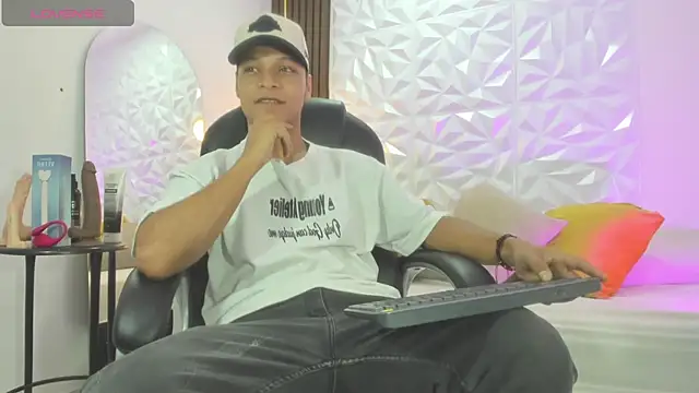 Snapshot of Ricky_Owens1 chatting on October 18, 2025, 1:45 pm Ricky Owens1 online show from October 18, 2025, 1:45 pm