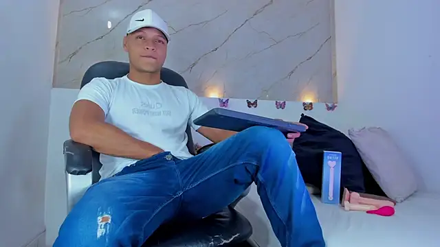 Snapshot of Ricky_Owens1 chatting on October 22, 2025, 1:44 pm Ricky Owens1 online show from October 22, 2025, 1:44 pm