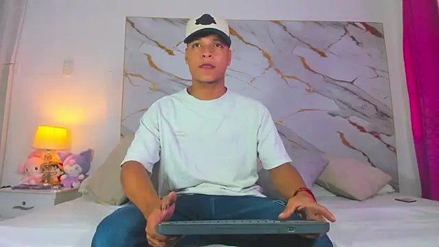 Snapshot of Ricky_Owens1 chatting on October 24, 2025, 1:07 pm Ricky Owens1 online show from October 24, 2025, 1:07 pm