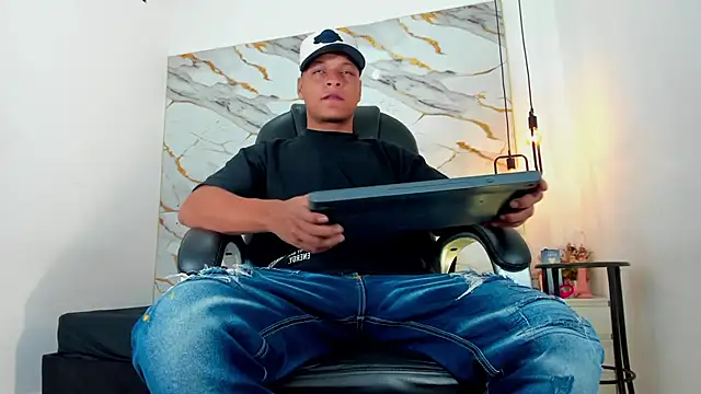 Snapshot of Ricky_Owens1 chatting on October 25, 2025, 2:24 pm Ricky Owens1 online show from October 25, 2025, 2:24 pm