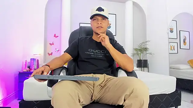 Snapshot of Ricky_Owens1 chatting on October 28, 2025, 8:33 pm Ricky Owens1 online show from October 28, 2025, 8:33 pm