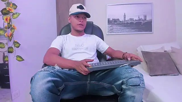 Snapshot of Ricky_Owens1 chatting on November 4, 2025, 9:03 pm Ricky Owens1 online show from November 4, 2025, 9:03 pm