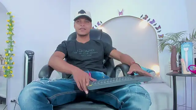 Snapshot of Ricky_Owens1 chatting on November 6, 2025, 8:10 pm Ricky Owens1 online show from November 6, 2025, 8:10 pm