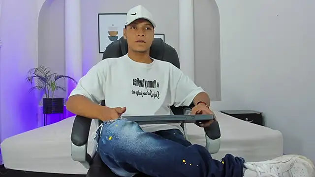 Snapshot of Ricky_Owens1 chatting on November 10, 2025, 8:08 pm Ricky Owens1 online show from November 10, 2025, 8:08 pm