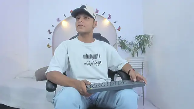 Snapshot of Ricky_Owens1 chatting on November 14, 2025, 8:51 pm Ricky Owens1 online show from November 14, 2025, 8:51 pm