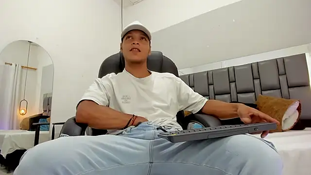 Ricky Owens1 online show from December 1, 2025, 8:58 pm