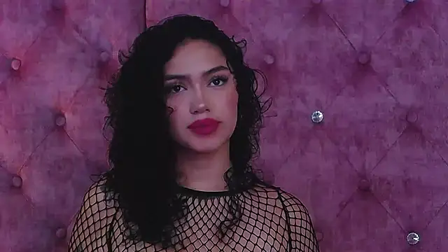 Snapshot of MaddisonBelucci chatting on September 19, 2025, 8:31 pm MaddisonBelucci online show from September 19, 2025, 8:31 pm