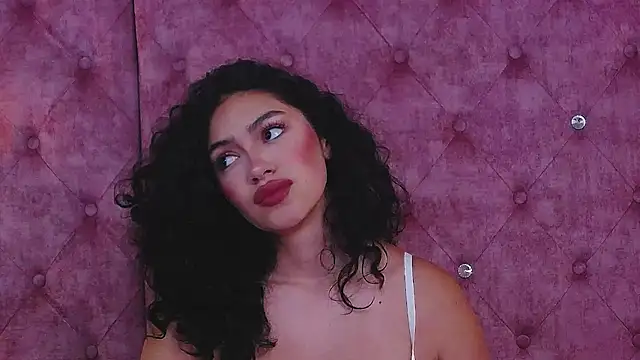 Snapshot of MaddisonBelucci chatting on September 20, 2025, 8:54 pm MaddisonBelucci online show from September 20, 2025, 8:54 pm