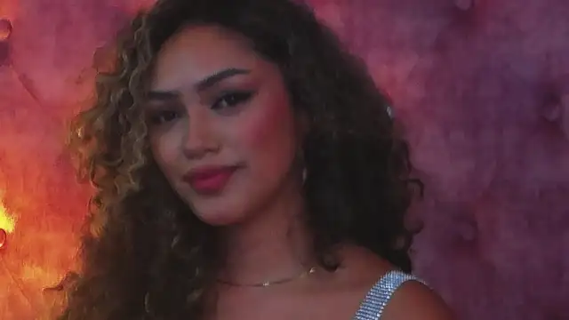 Snapshot of MaddisonBelucci chatting on October 29, 2025, 8:43 pm MaddisonBelucci online show from October 29, 2025, 8:43 pm