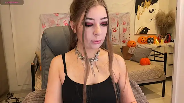 Snapshot of Yummy_Jane chatting on October 28, 2025, 1:20 am Yummy Jane online show from October 28, 2025, 1:20 am