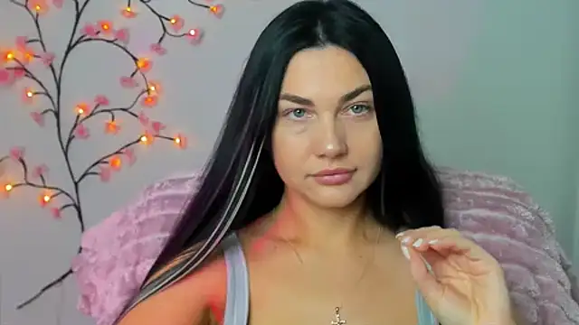 Lune Moon online show from December 2, 2025, 6:30 am