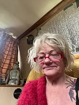 ladyboatlady online show from April 2, 2026, 6:55 am