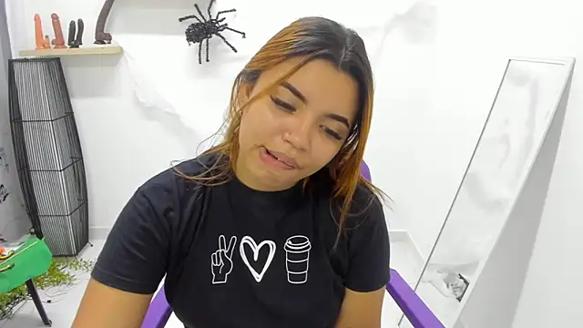 Snapshot of scarlett_enjoy1 chatting on October 26, 2025, 3:18 pm scarlett enjoy1 online show from October 26, 2025, 3:18 pm