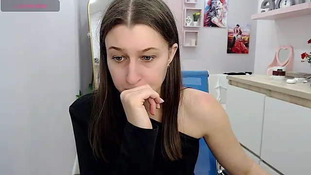 Snapshot of muriel_elvin chatting on October 1, 2025, 10:21 am muriel elvin online show from October 1, 2025, 10:21 am