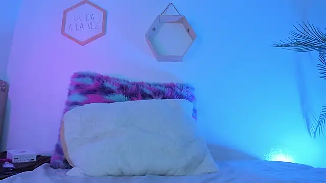 Hadid Jimenez  online show from April 23, 2026, 4:46 am