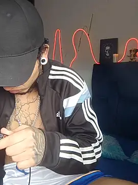 Snapshot of Tattoboy19cm chatting on October 18, 2025, 6:41 pm Tattoboy19cm online show from October 18, 2025, 6:41 pm