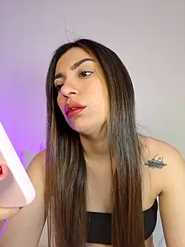 AmaiaSalvatore online show from October 16, 2025, 10:22 pm