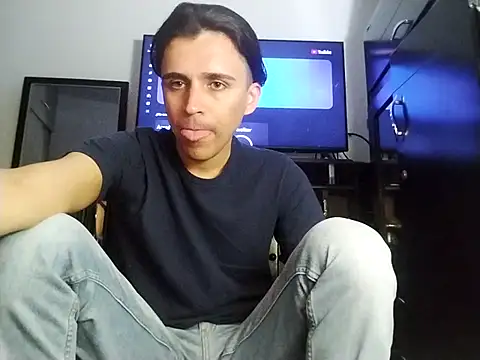 Snapshot of danylano chatting on October 7, 2025, 12:19 am danylano online show from October 7, 2025, 12:19 am