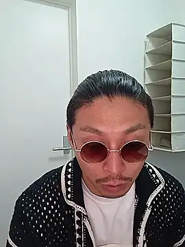 specialz0831 online show from April 18, 2026, 8:51 am